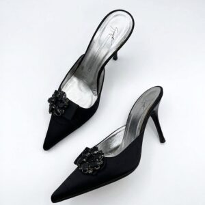 Sabot in raso con spilla gioiello